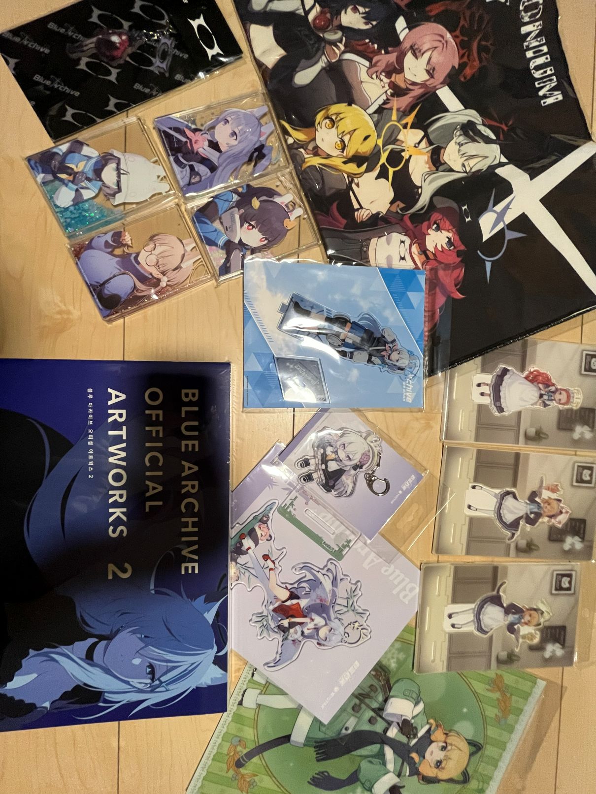 買ったもの。アニメショップにも種類があり、日本で手に入らないような NEXON Games 版権グッズを手に入れるには狙ってそういう店を探す必要がある（多くのアニメショップみたいなやつは、日本の製品が置いてあり、違う）。ANIPLUS というところが NEXON のグッズが集まっていてよかった。